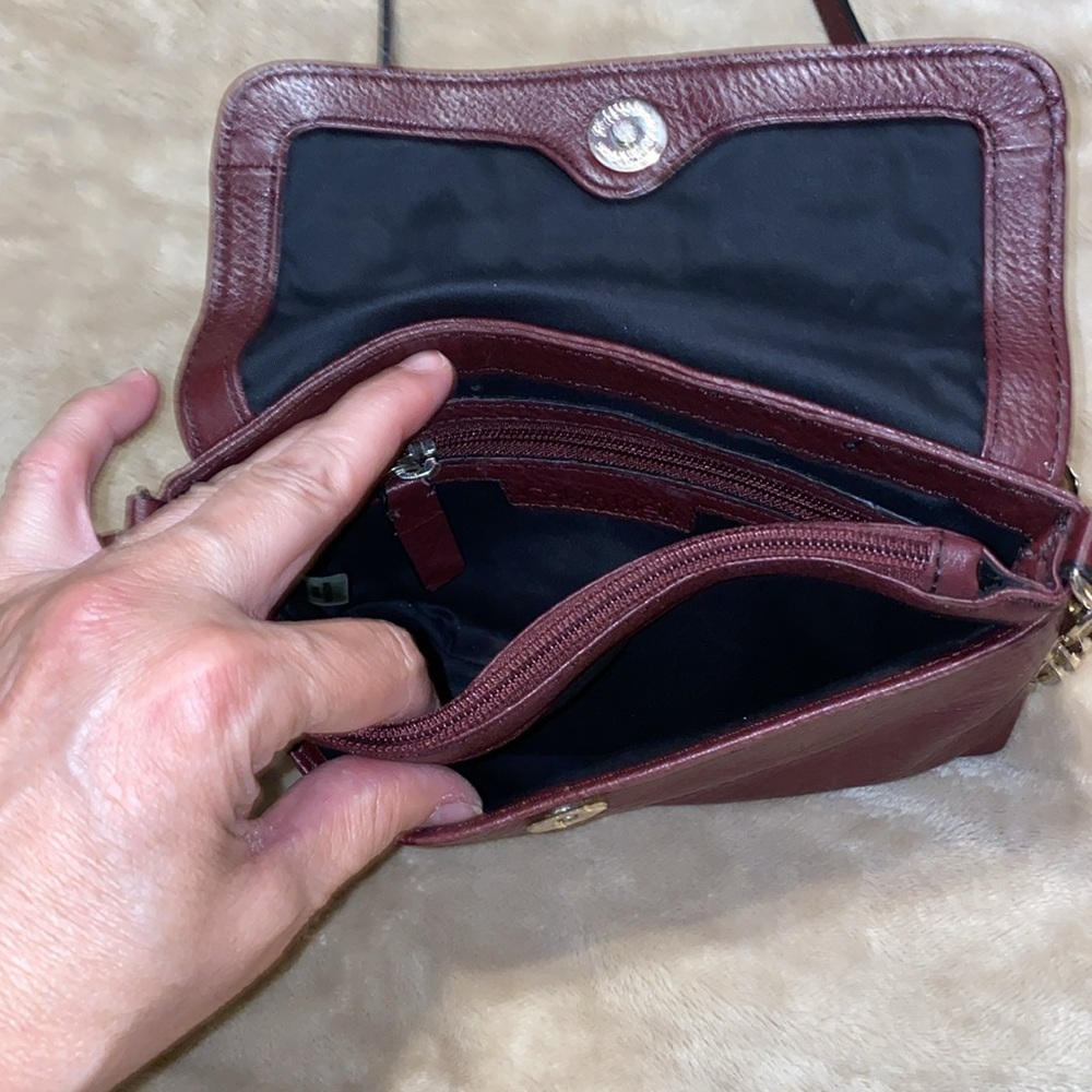 Calvin Kline small burgundy leather crossbody - Picture 5 of 12